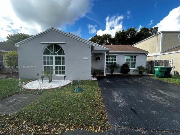 Villas Of Deerwood, 12690 SW 146th Ter, Three Lakes, Florida 33186, image 1