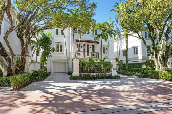 Bayshore Villas, 3518 Bayshore Villas Dr, Miami, Florida 33133, image 3