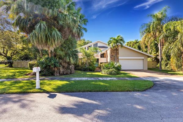 Sabal Chase, 10504 SW 115th Ct, Kendall, Florida 33176, image 1