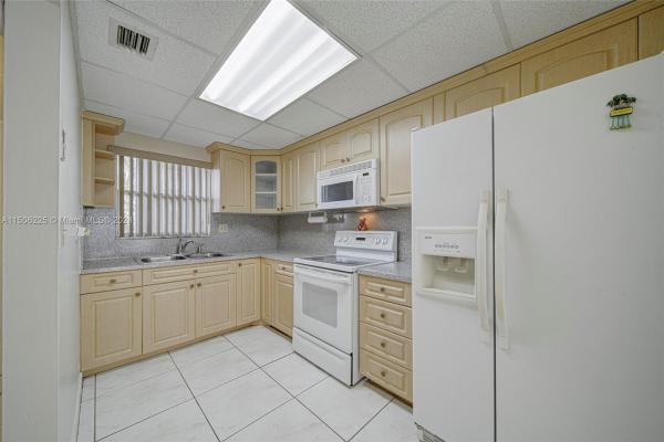 Park East, 220 NW 87th Ave #K208, Fountainebleau, Florida 33172, image 1