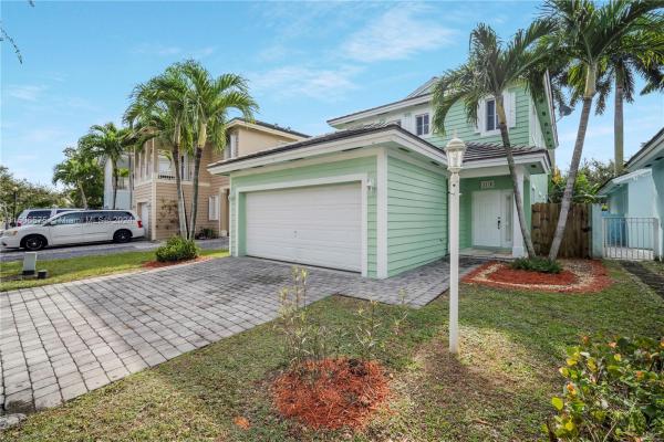 Emilios Place At Oasis, 3374 NE 3rd Dr, Homestead, Florida 33033, image 2