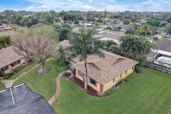 Ashley Villas, 4259 Royal Banyan Way, Lake Worth, Florida 33461, image 3