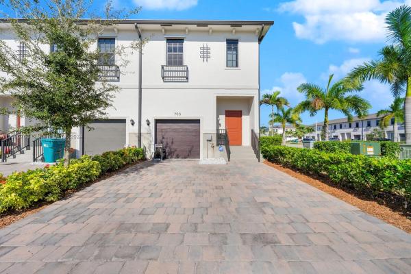 Regal Palm Square, 700 SW 12th St, Florida City, Florida 33034, image 1