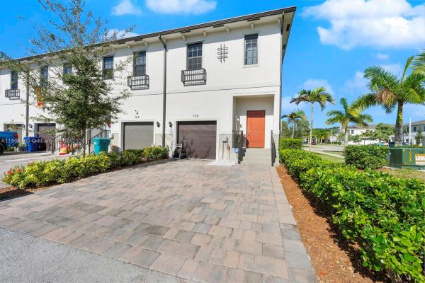 Regal Palm Square, 700 SW 12th St, Florida City, Florida 33034, image 3