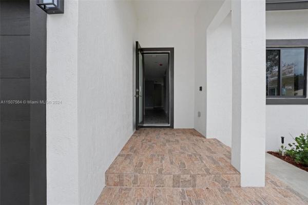 Liberia, 2210 Farragut St, Hollywood, Florida 33020, image 3