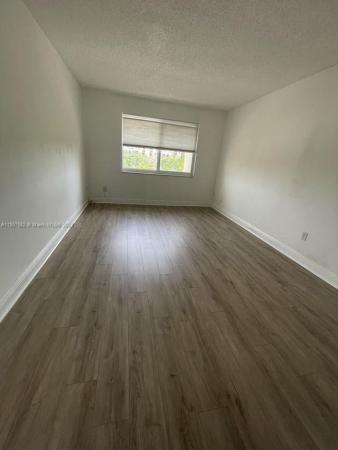 Village Of Kings Creek, 8101 Camino Real #C-419, Glenvar Heights, Florida 33143, image 3