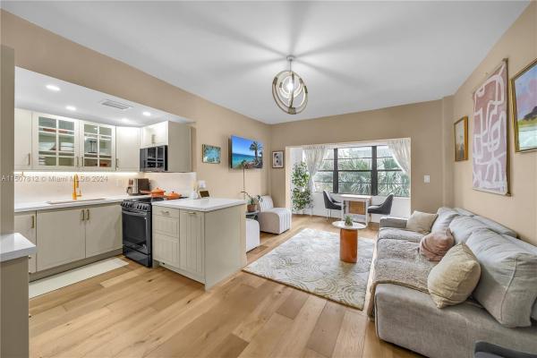 Venetian Manor, 934 Michigan Ave #203, Miami Beach, Florida 33139, image 1
