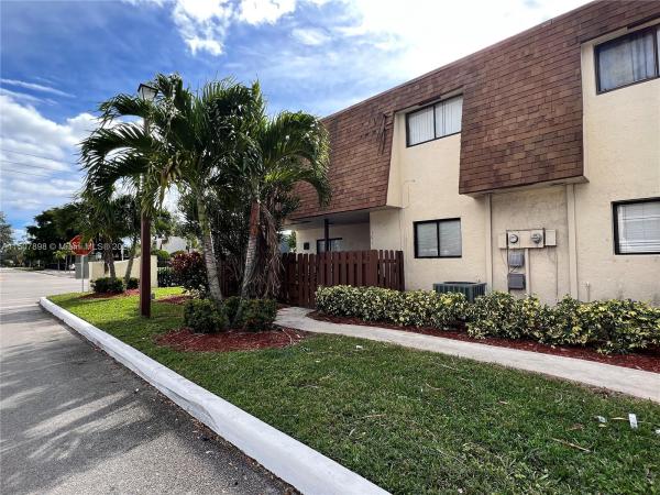 Le Clos Townhomes, 101 San Remo Blvd, North Lauderdale, Florida 33068, image 2