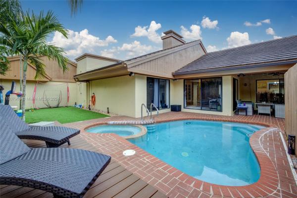 Sky Lake Villas, 19935 NE 10th Place Way, Ives Estates, Florida 33179, image 1