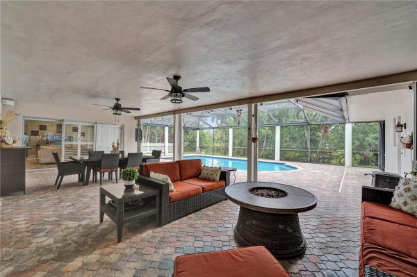 Bonaventure Lakes, 16530 Lake Tree Dr, Weston, Florida 33326, image 1