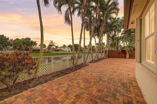 16562 SW 58th Ter, Unincorporated Dade County, Florida 33193, image 3