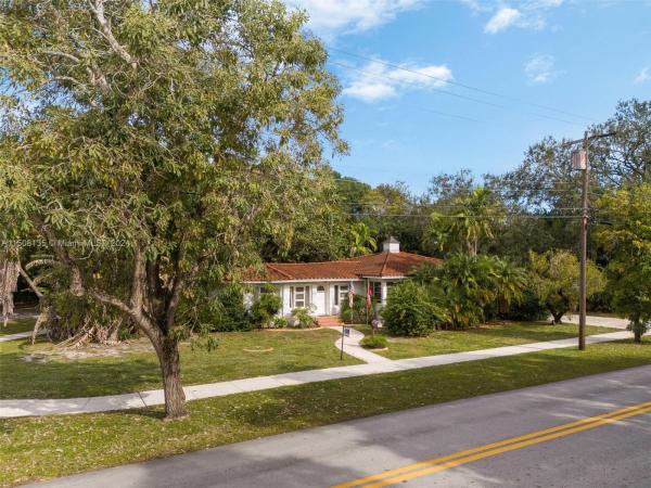 Country Club Estates, 281 Hunting Lodge Dr, Miami Springs, Florida 33166, image 2