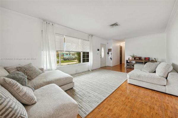 Greenbrier, 4172 Kent Ave, Lake Worth, Florida 33461, image 2