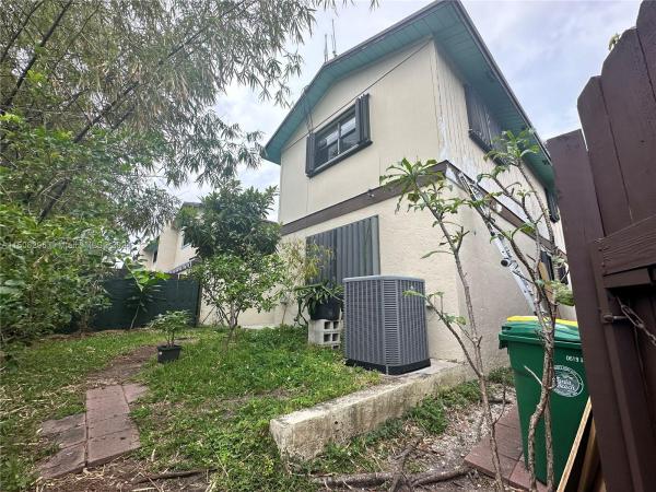 Country Squire, 690 NE 1st St, Dania Beach, Florida 33004, image 3