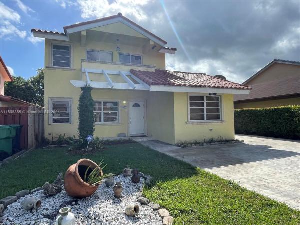 Bilbao Estates, 9028 N Grand Canal Dr, Fountainebleau, Florida 33174, image 1