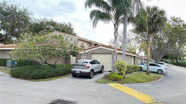 The Townhouses Of Emerald Hills, 407 Bonnie Brae Way #22, Hollywood, Florida 33021, image 1