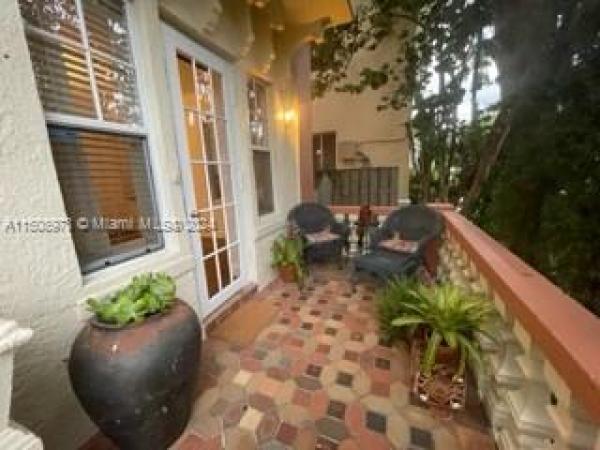 2870 Pine Tree, 2870 Pine Tree Dr #2, Miami Beach, Florida 33140, image 3