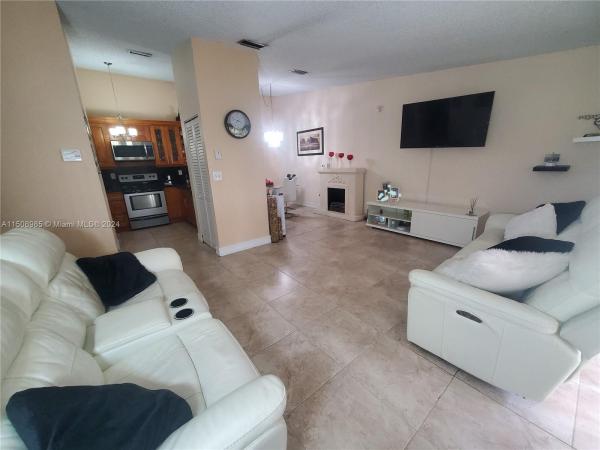 Moors Pointe, 18370 Mediterranean Blvd #6-25, Hialeah, Florida 33015, image 1
