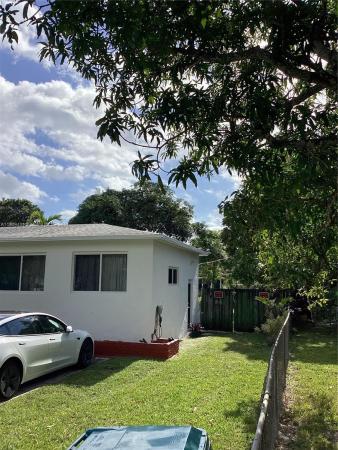 Biscayne Gardens, 260 NW 150th St, Golden Glades, Florida 33168, image 3