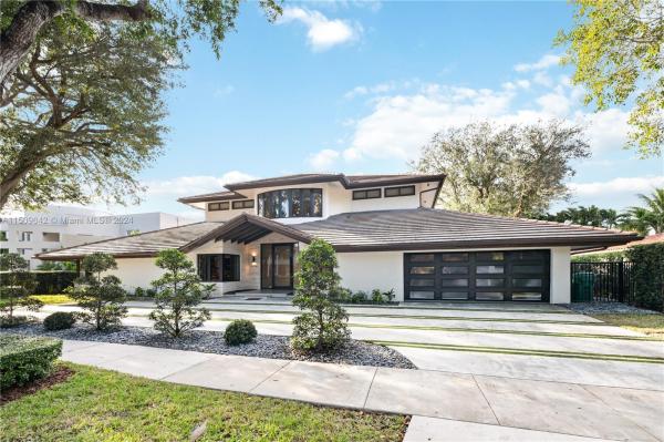 Loch Lomond, 16020 E Troon Cir, Miami Lakes, Florida 33014, image 3