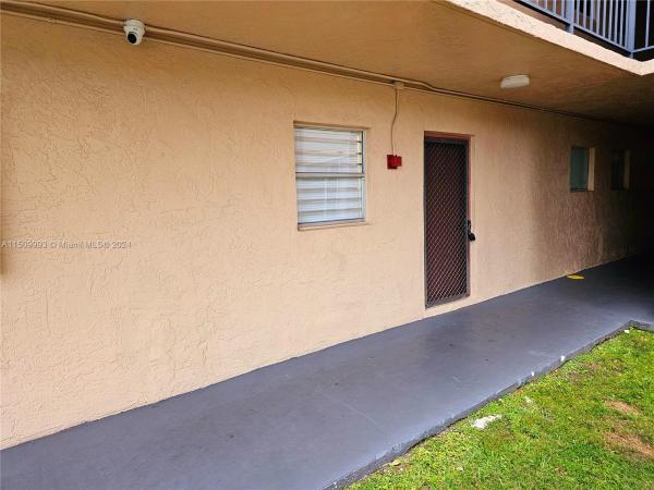 Ramblewood, 13715 Kendale Lakes Cir #A-109, Kendale Lakes, Florida 33183, image 2