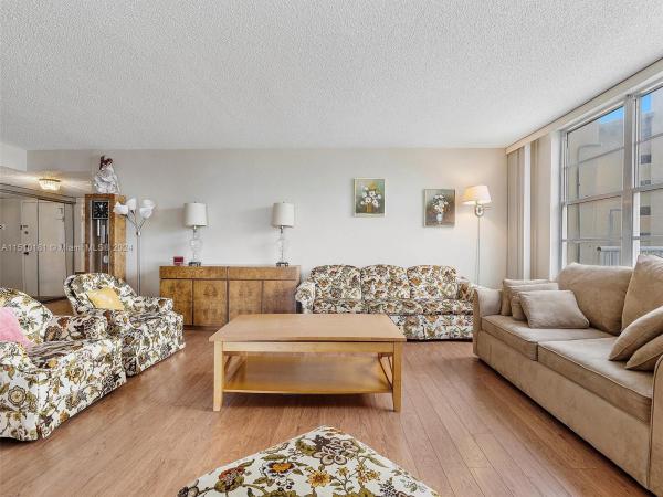 Winston Towers 400, 231 174th St #318, Sunny Isles Beach, Florida 33160, image 1