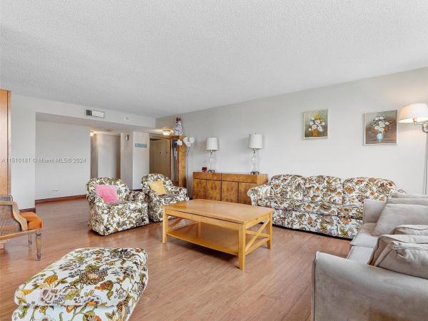 Winston Towers 400, 231 174th St #318, Sunny Isles Beach, Florida 33160, image 3