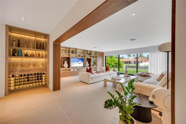Biscayne Point, 1470 Cleveland Rd, Miami Beach, Florida 33141, image 1