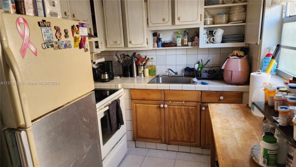 Parkside Manor, 250 SW 11th Ave #10, Hallandale Beach, Florida 33009, image 1