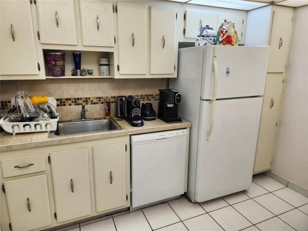 Bonavista, 3375 N Country Club Dr #203, Aventura, Florida 33180, image 1