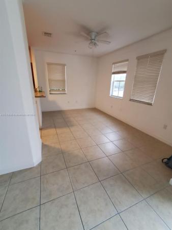 Fontainbleau Lakes Courtyards West, 10012 NW 7th St #200, Fountainebleau, Florida 33172, image 1