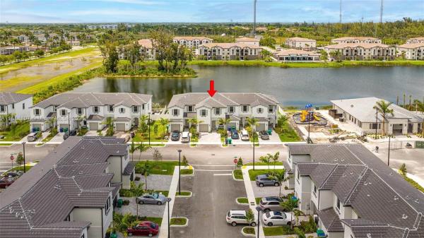 Viewpoint At Vista Lago, 523 NW 203rd St, Miami Gardens, Florida 33169, image 1