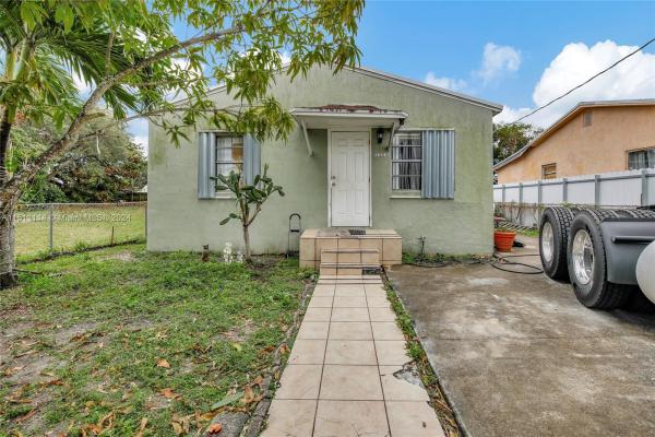 Hialeah Heights, 3040 NW 60th St, Brownsville, Florida 33142, image 1