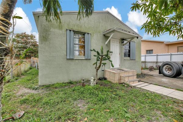 Hialeah Heights, 3040 NW 60th St, Brownsville, Florida 33142, image 3