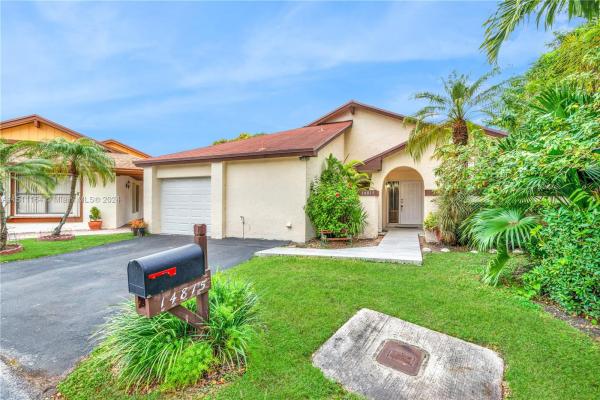 Lakes Of The Meadow, 14815 SW 50th Ter, Kendall West, Florida 33185, image 2