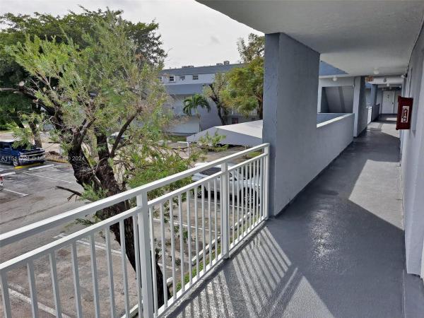The Beach Club At Fontainebleau Park, 9371 Fontainebleau Blvd #I220, Fountainebleau, Florida 33172, image 2