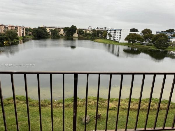Pineside, 8895 Fontainebleau Blvd #410, Fountainebleau, Florida 33172, image 1