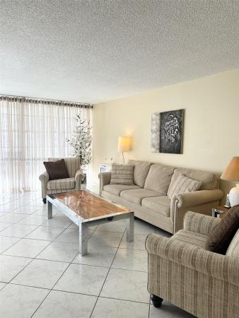 Winston Towers 400, 231 174th St #811, Sunny Isles Beach, Florida 33160, image 1