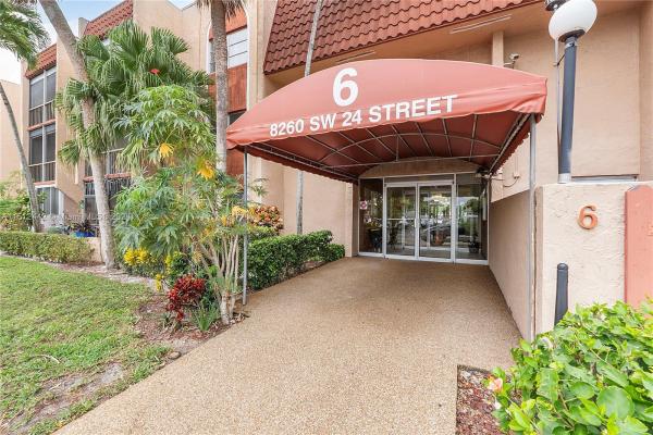 Oakbrook Village, 8260 SW 24th St #6305, North Lauderdale, Florida 33068, image 1
