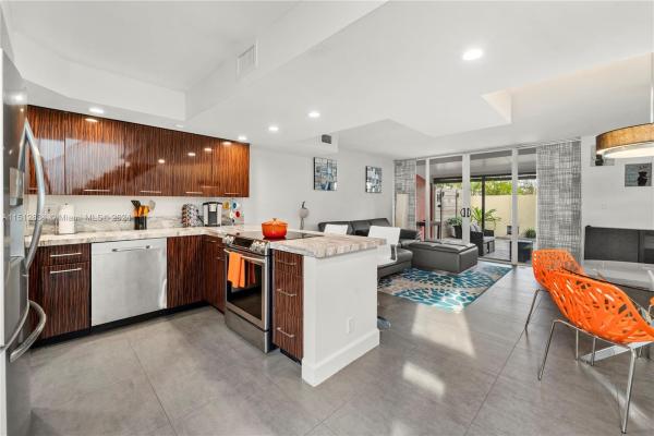 Footbridge Townhouse, 864 NE 20th Dr, Wilton Manors, Florida 33305, image 1