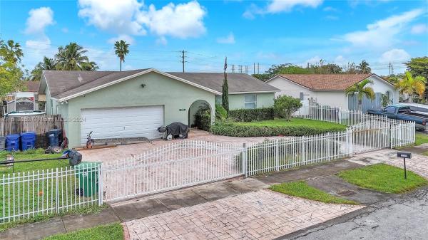 Meadow Wood Manor, 13221 SW 256th Ter, Princeton, Florida 33032, image 3