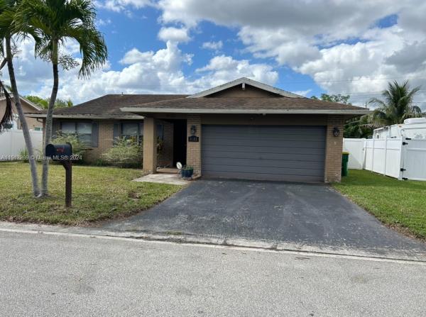 Spring Lake, 9701 NW 83rd St, Tamarac, Florida 33321, image 1