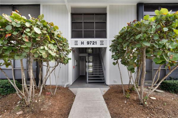 Lakeview At The Hammocks, 9721 Hammocks Blvd #106, The Hammocks, Florida 33196, image 3