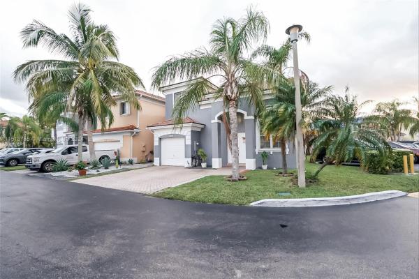 Lennar Townhomes At Forest Lakes, 16310 SW 103rd St #16310, The Hammocks, Florida 33196, image 2
