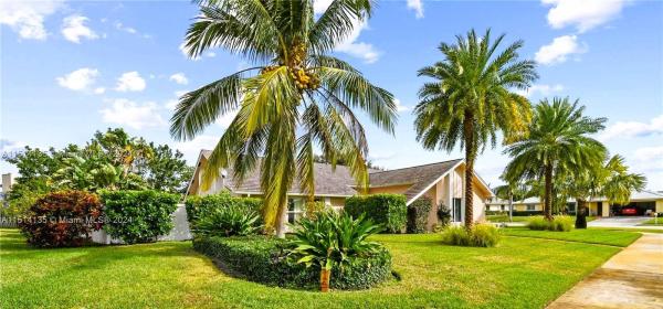 Tequesta Pines, 43 Cedar Hill Ln, Tequesta, Florida 33469, image 1
