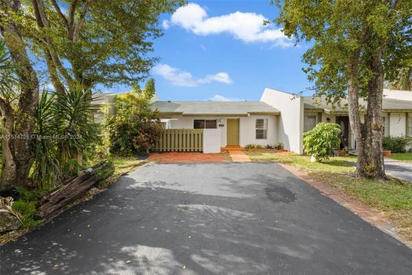 Devon Aire Villas, 12276 SW 116th Ln, The Crossings, Florida 33186, image 2