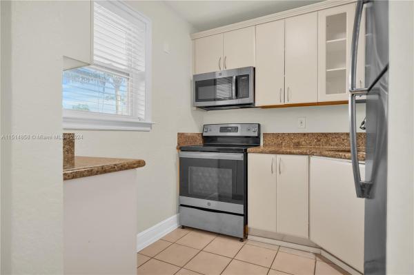 Village Homes & Condos At Palmetto Bay, 17255 SW 95th Ave #461, Palmetto Bay, Florida 33157, image 1