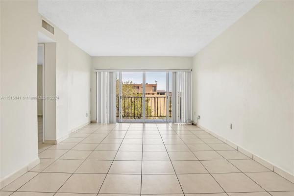 Pineside, 8889 Fontainebleau Blvd #401, Fountainebleau, Florida 33172, image 2