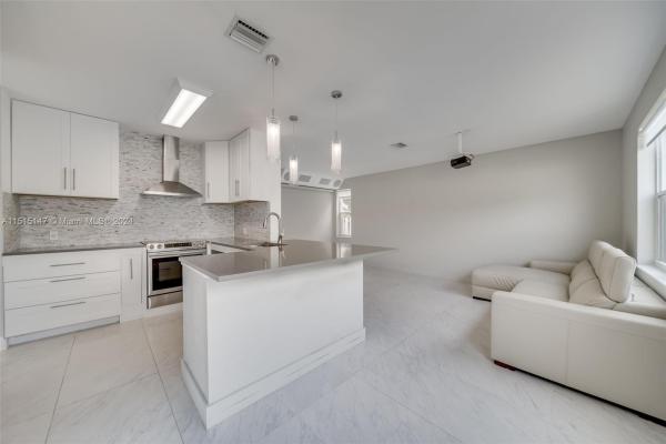 Savannah Falls, 958 Briar Ridge Rd, Weston, Florida 33327, image 2