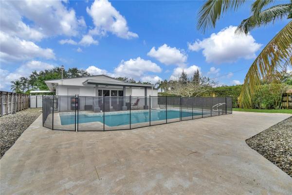 Sky Vista, 1040 NE 14th Ave, Homestead, Florida 33033, image 1
